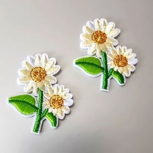 PAIR Daisy iron on Patch set